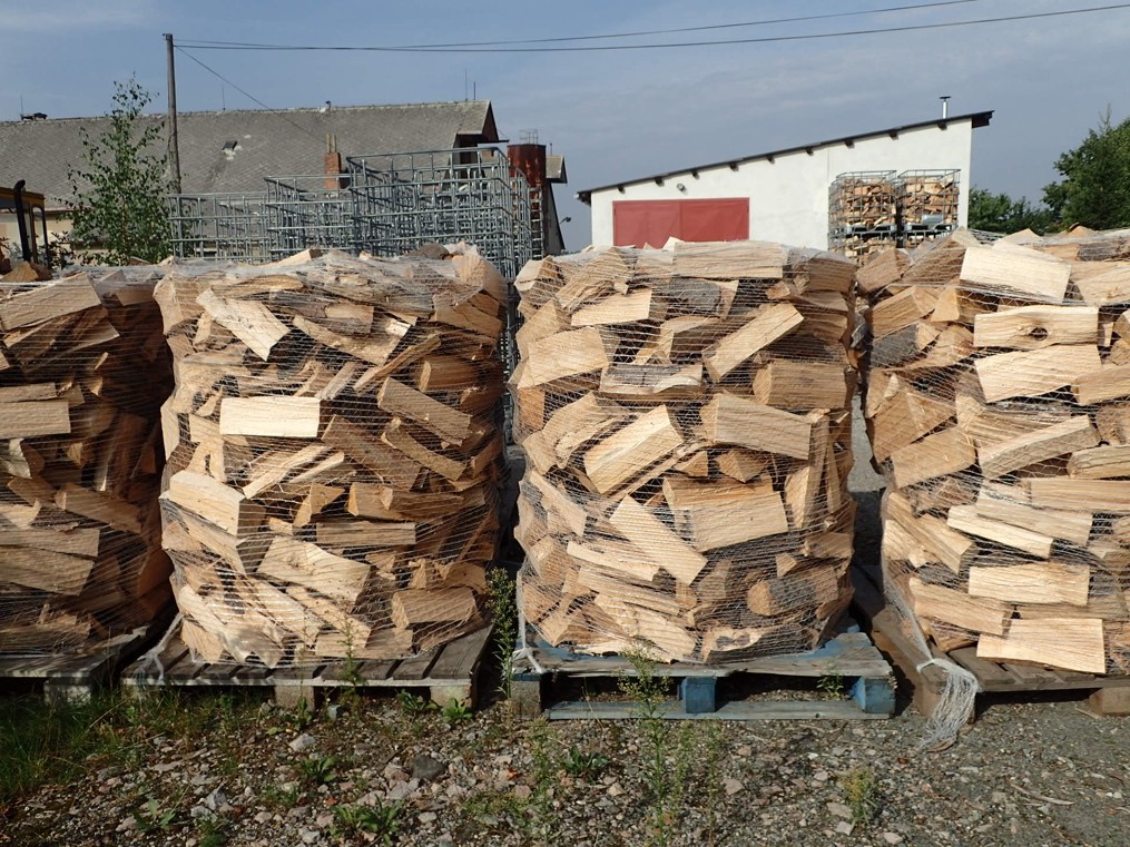 Štípané palivové dřevo Náchod - v pytlích